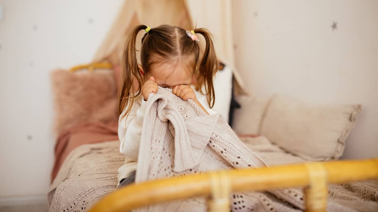 صعوبات النوم لدى الأطفال باتت شائعة وتقض مضاجع الأهل.. هل من حلول؟ 